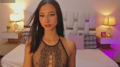 Miss_isa_00 live cam on Cam4