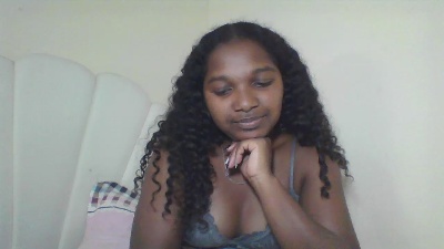 Miss_lunah live cam on Cam4