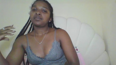 Miss_lunah live cam on Cam4