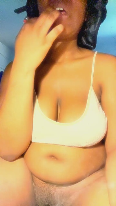 Missbratty5 live cam on Cam4