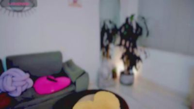 Missvaleriew live cam on Cam4