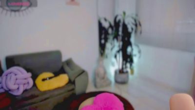 Missvaleriew live cam on Cam4