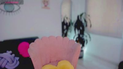 Missvaleriew live cam on Cam4