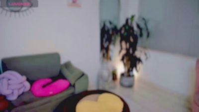 Missvaleriew live cam on Cam4