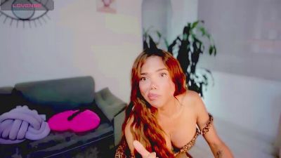 Missvaleriew live cam on Cam4