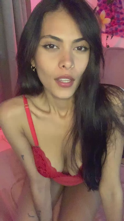Missvelvet777 live cam on Cam4