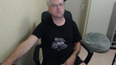 Mistercoeur live cam on Cam4