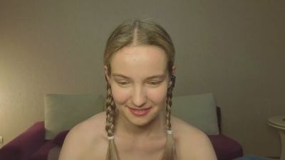 MitzieParonto live cam on Cam4