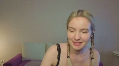 MitzieParonto live cam on Cam4