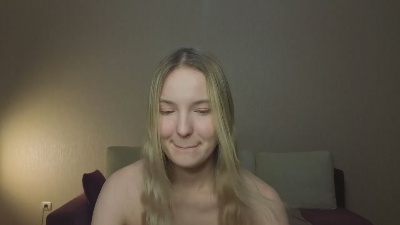 MitzieParonto live cam on Cam4