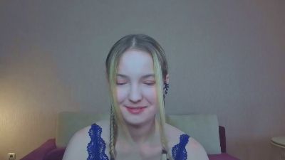 MitzieParonto live cam on Cam4