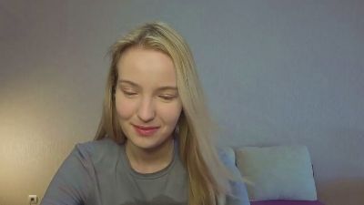 MitzieParonto live cam on Cam4