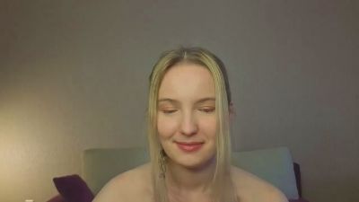 MitzieParonto live cam on Cam4