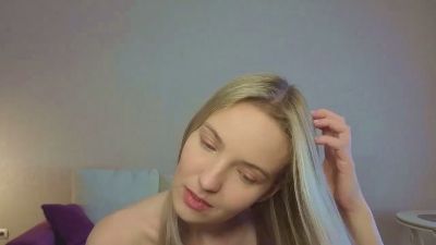 MitzieParonto live cam on Cam4