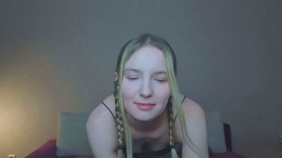 MitzieParonto live cam on Cam4