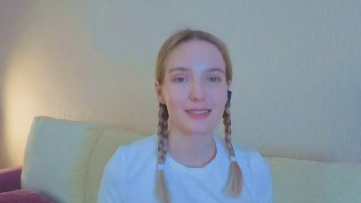 MitzieParonto live cam on Cam4