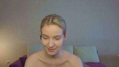 MitzieParonto live cam on Cam4