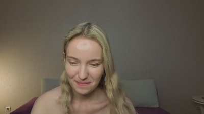MitzieParonto live cam on Cam4