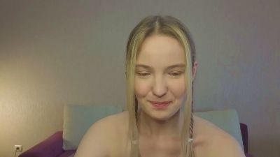 MitzieParonto live cam on Cam4