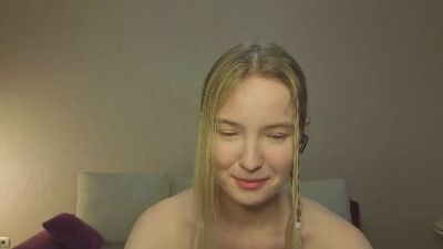 MitzieParonto live cam on Cam4