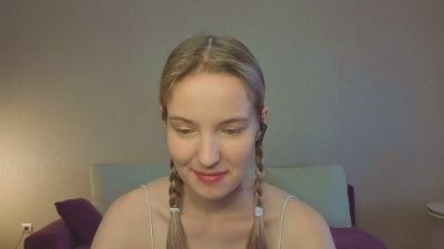 MitzieParonto live cam on Cam4