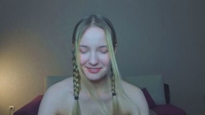 MitzieParonto live cam on Cam4