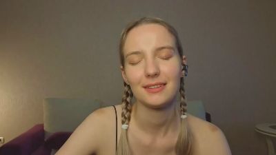 MitzieParonto live cam on Cam4