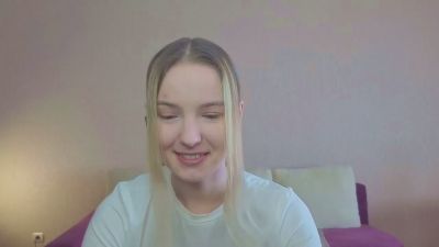 MitzieParonto live cam on Cam4