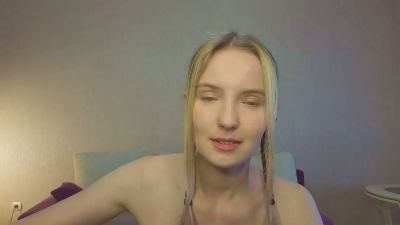 MitzieParonto live cam on Cam4