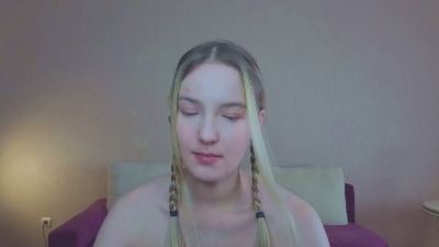 MitzieParonto live cam on Cam4