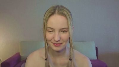 MitzieParonto live cam on Cam4
