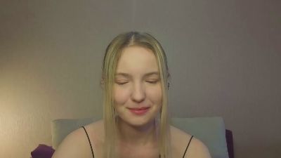 MitzieParonto live cam on Cam4