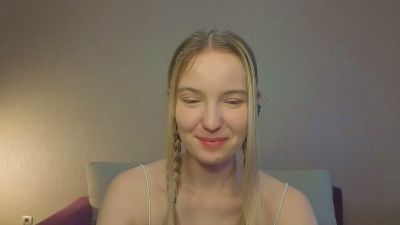 MitzieParonto live cam on Cam4