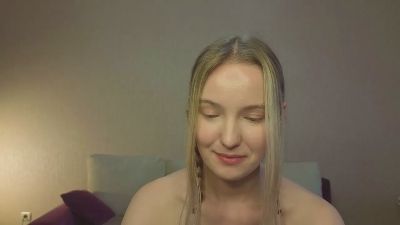 MitzieParonto live cam on Cam4