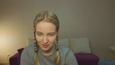 MitzieParonto live cam on Cam4