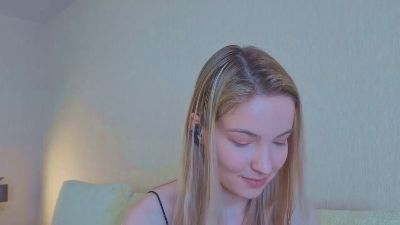 MitzieParonto live cam on Cam4