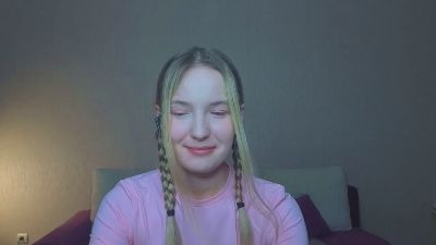 MitzieParonto live cam on Cam4