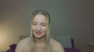MitzieParonto live cam on Cam4