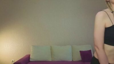 MitzieParonto live cam on Cam4