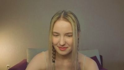 MitzieParonto live cam on Cam4