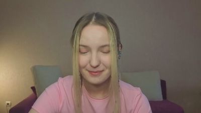 MitzieParonto live cam on Cam4