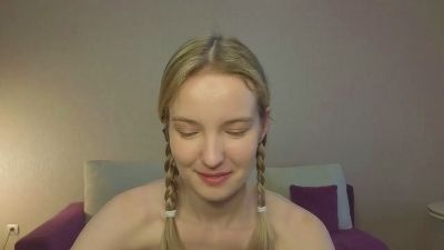MitzieParonto live cam on Cam4