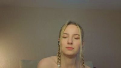 MitzieParonto live cam on Cam4