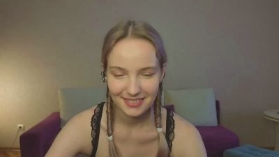MitzieParonto live cam on Cam4