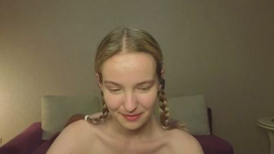 MitzieParonto live cam on Cam4