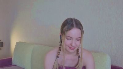 MitzieParonto live cam on Cam4