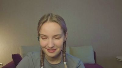 MitzieParonto live cam on Cam4