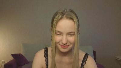 MitzieParonto live cam on Cam4
