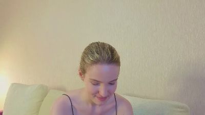 MitzieParonto live cam on Cam4