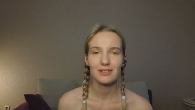 MitzieParonto live cam on Cam4